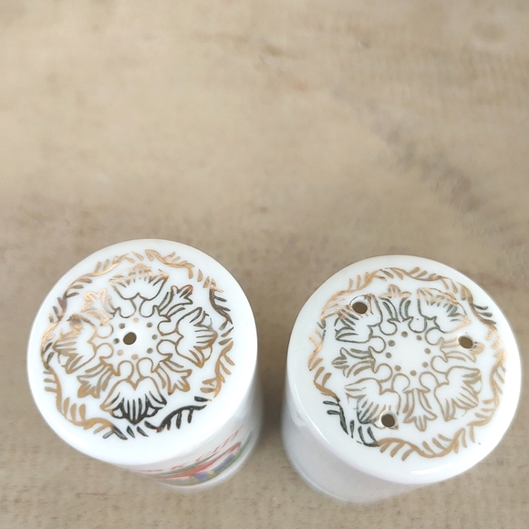 Vintage 90s New York The Big Apple Ceramic Salt And Pepper Shakers Souvenir Set - Picture 7 of 8